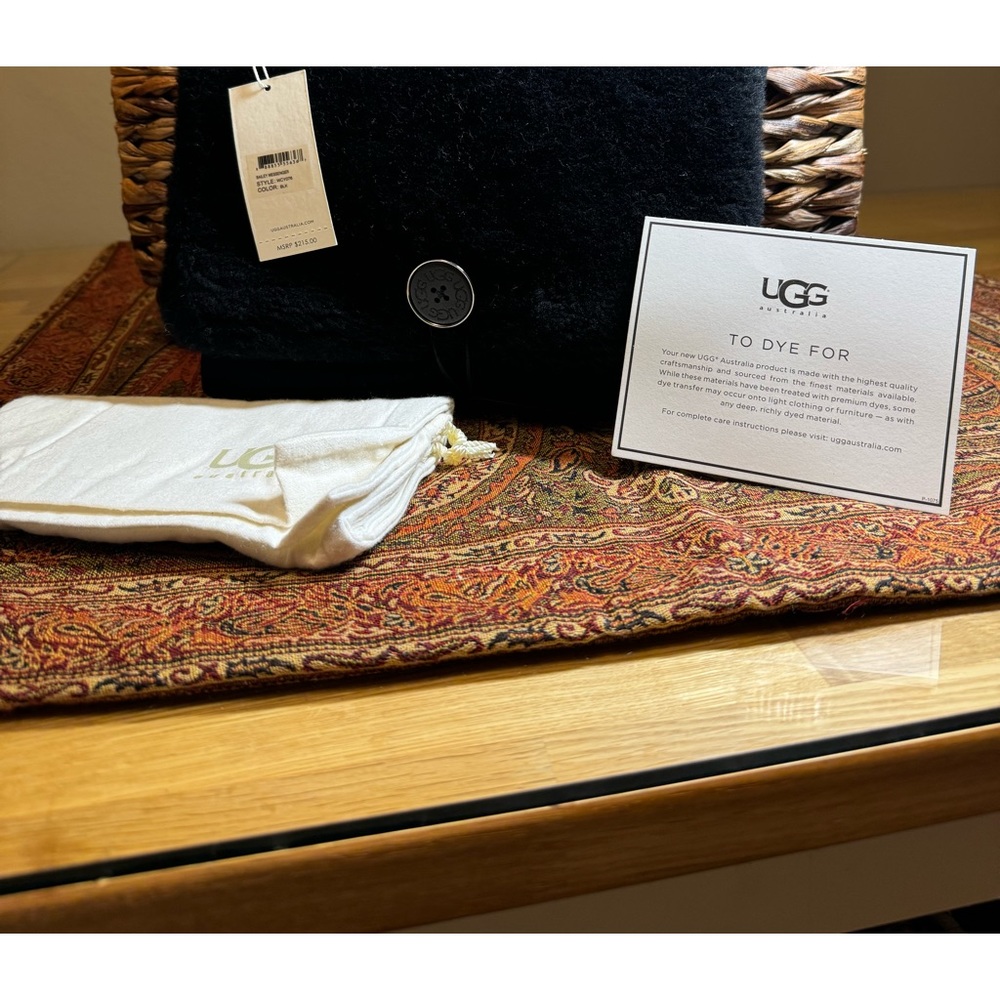 UGG AUSTRALIA BAILEY MESSENGER BAG